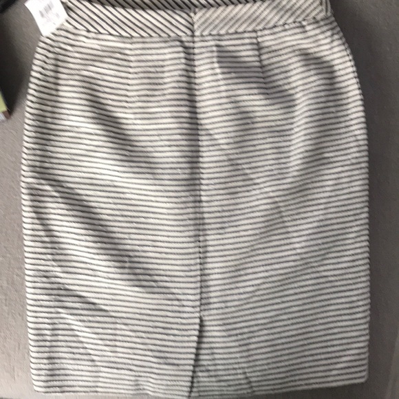 Midi skirt black with beige and a little silver. - Picture 2 of 5